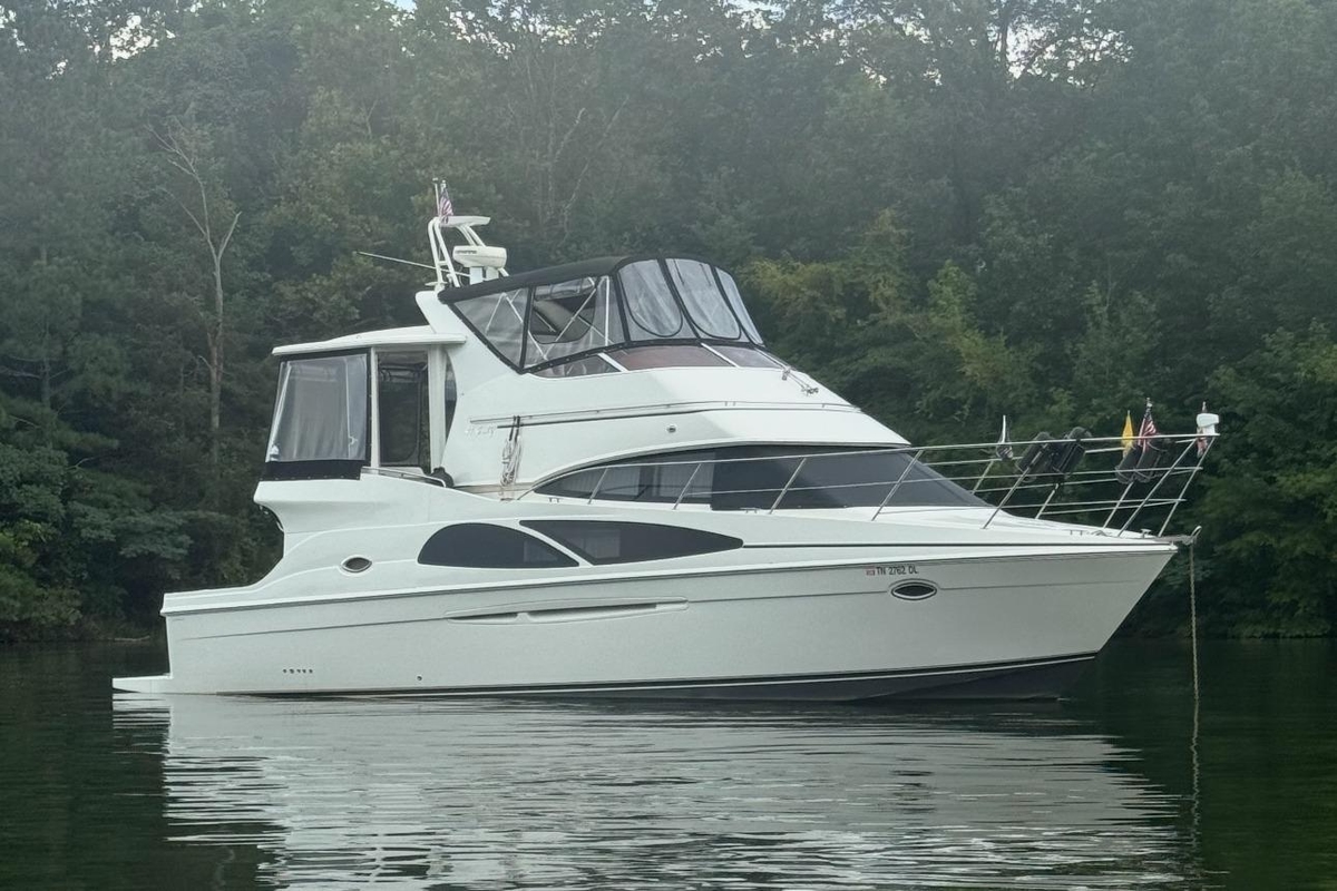 2005 Carver 41 Cockpit Motor Yacht - Sold Boat