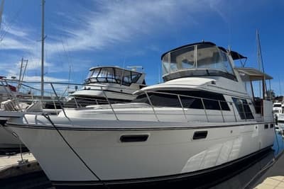 BOATZON | Carver 4207 Aft Cabin Motor Yacht 1986