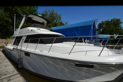 BOATZON | Carver 4227 Cockpit Motor Yacht 1986