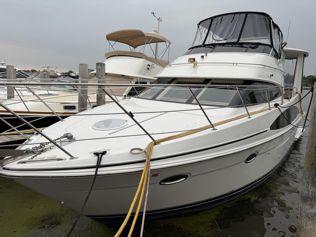 2001 Carver 444 Cockpit Motor Yacht - Sold Boat