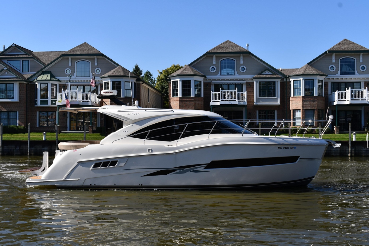 2017 Carver C37 Coupe - Sold Boat