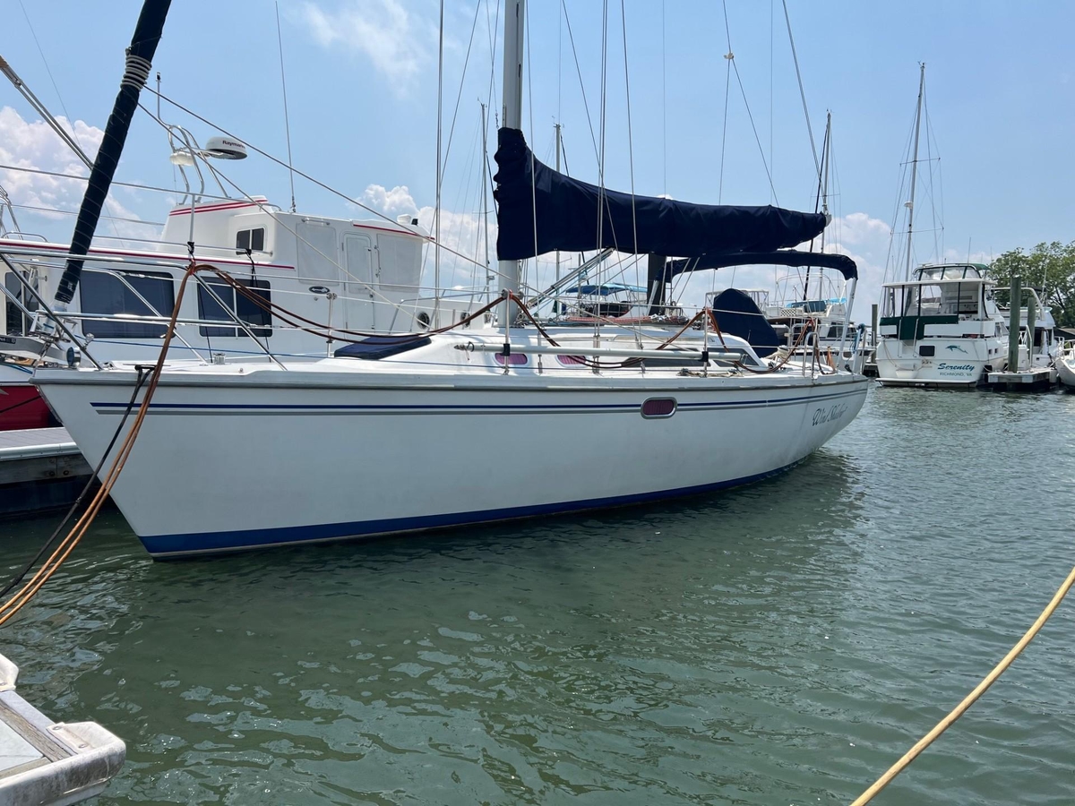 2005 Catalina 320 - Sold Boat