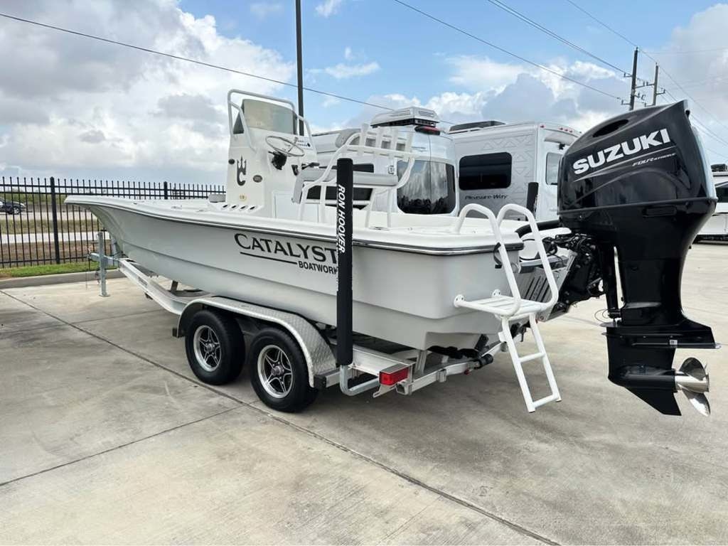 2023 Cayalyst 2300 Bay - Sold Boat