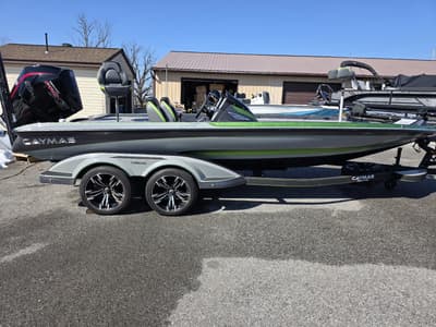 BOATZON | Caymas Boats CX21 Bass Boat Dual Console w Mercury Pro XS 250 2022