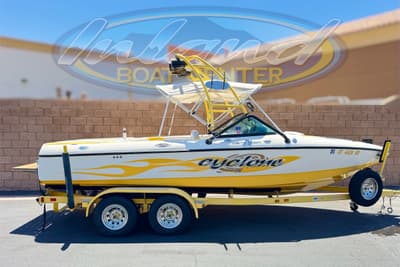 BOATZON | Centurion Cyclone C4 2003