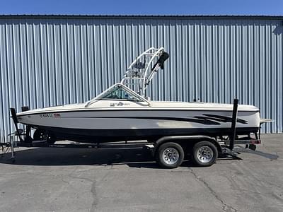 BOATZON | Centurion Escalade 2004 BOATZON | Centurion Escalade 2004