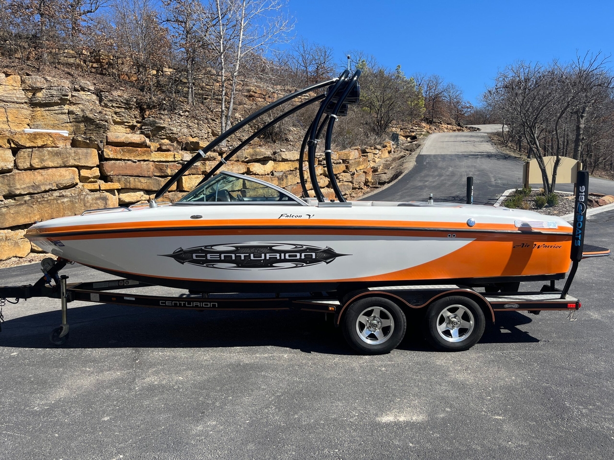 2008 Centurion Falcon V Air Warrior - Sold Boat