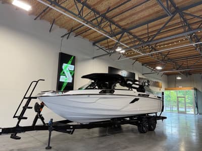 BOATZON | Centurion Ri 245 2026