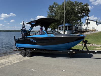 BOATZON | Centurion Ri 245 2027 BOATZON | Centurion Ri 245 2027
