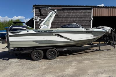 BOATZON | Centurion Ri230 2022