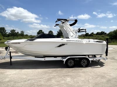 BOATZON | Centurion Ri230 2022