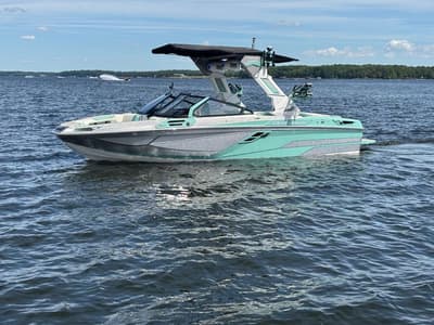 BOATZON | Centurion Ri230 2025