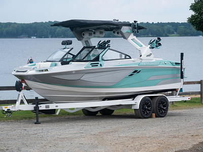 BOATZON | Centurion Ri230 2025