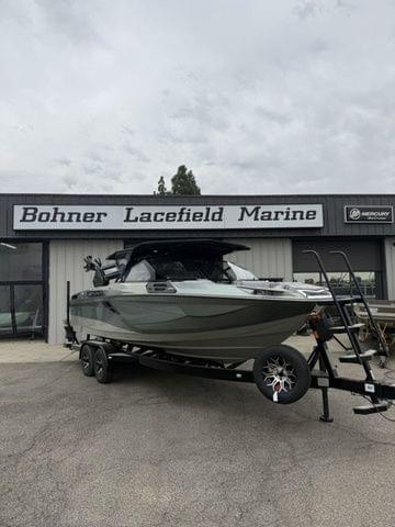 BOATZON | Centurion Ri230 2026