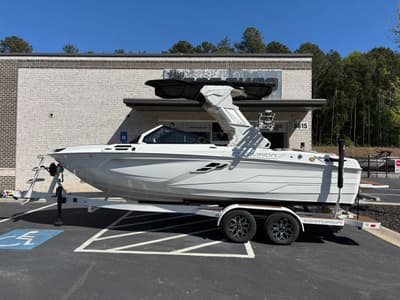 BOATZON | Centurion Ri230 dmscategoryfloorplan 2026