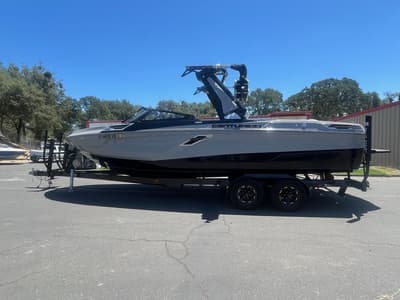 BOATZON | Centurion Ri245 2021