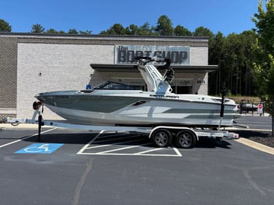 BOATZON | Centurion Ri245 2022