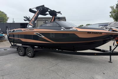 BOATZON | Centurion Ri245 2022