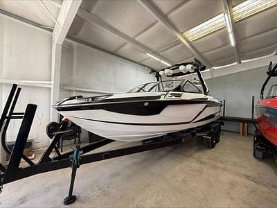 BOATZON | Centurion Ri245 2024