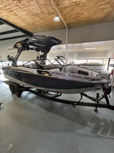 BOATZON | Centurion Ri245 2025