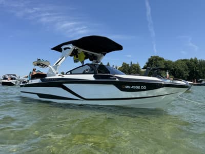 BOATZON | Centurion RI245 2026