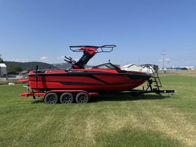 BOATZON | Centurion RI245 2026