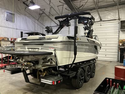 BOATZON | Centurion RI245 2026
