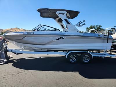 BOATZON | Centurion Ri245 2026