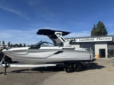 BOATZON | Centurion Ri245 2026
