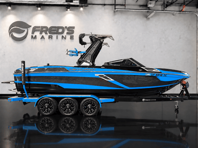 BOATZON | Centurion Ri245  Elec Blue  Black Metal Flake  458 Hours 2021