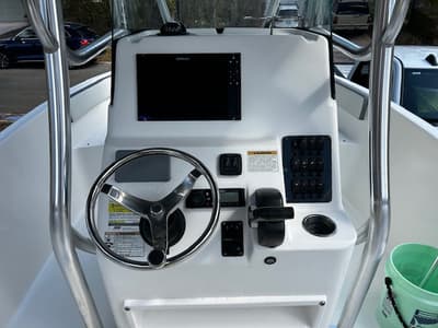 BOATZON | Century 220 2018