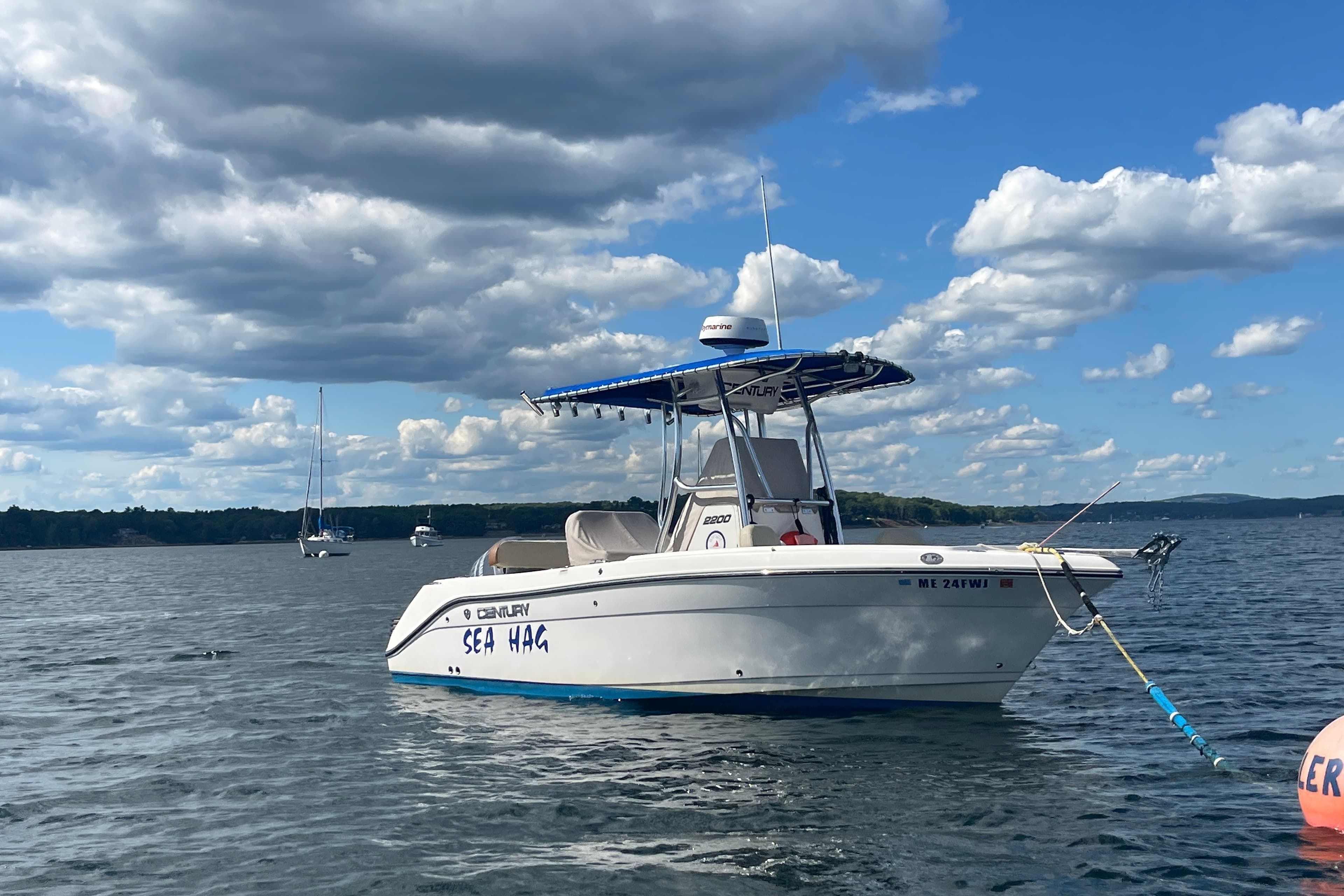 Century 2200 Center Console 2020