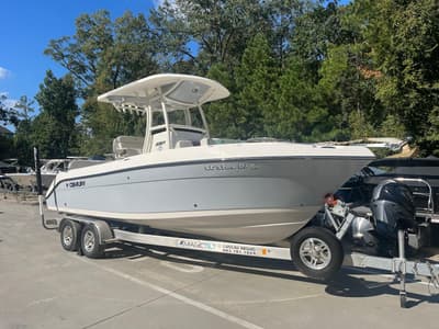 BOATZON | Century 2301 Center Console 2018