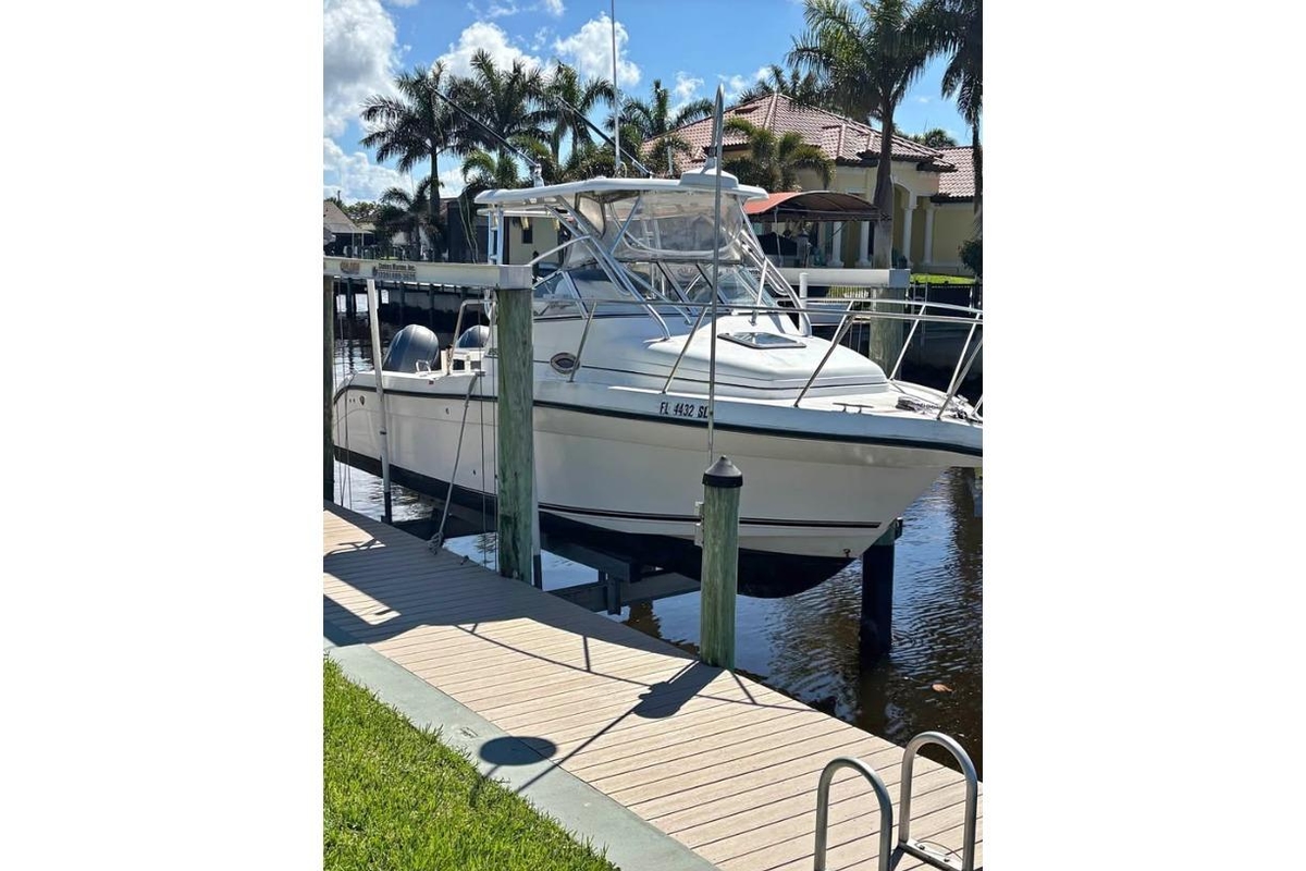 2008 Century 2600 Walkaround - Sold Boat