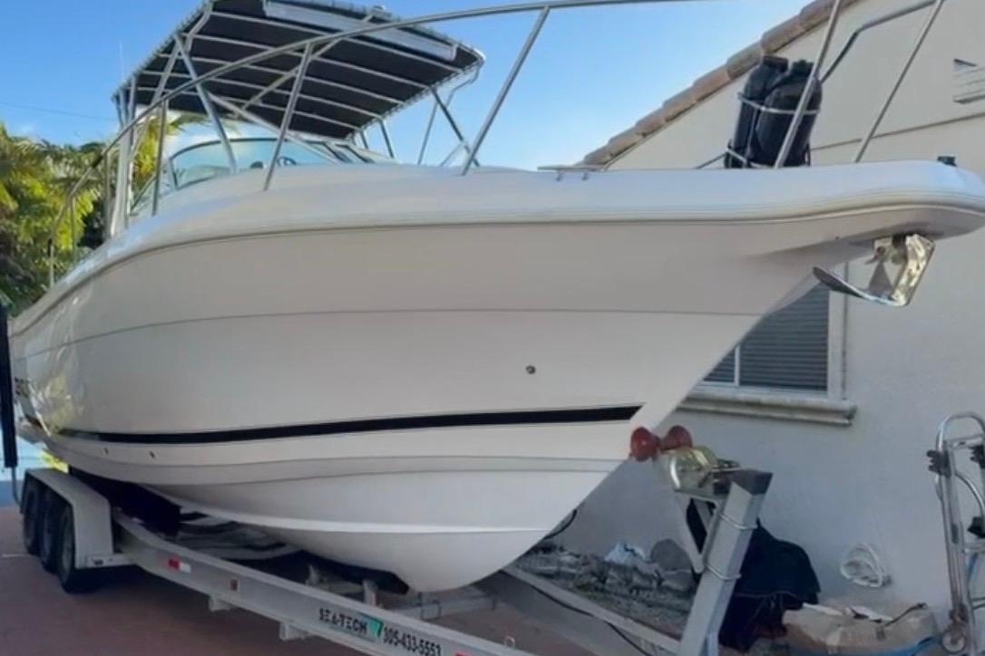 2000 Century 3100 WalkAround - Sold Boat