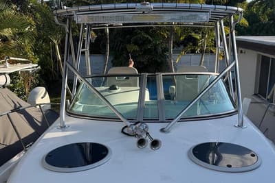 BOATZON | Century 3100 WalkAround 2000