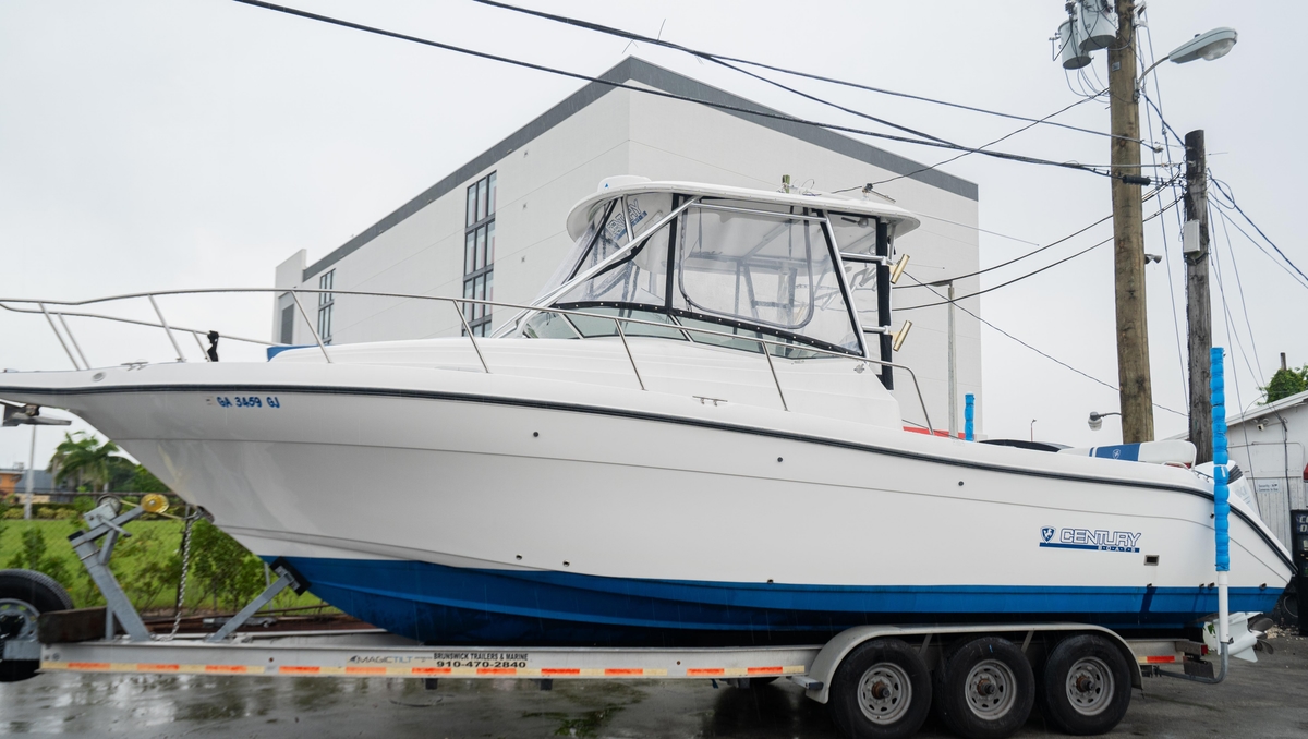 2002 Century 3200 WalkAround - Sold Boat