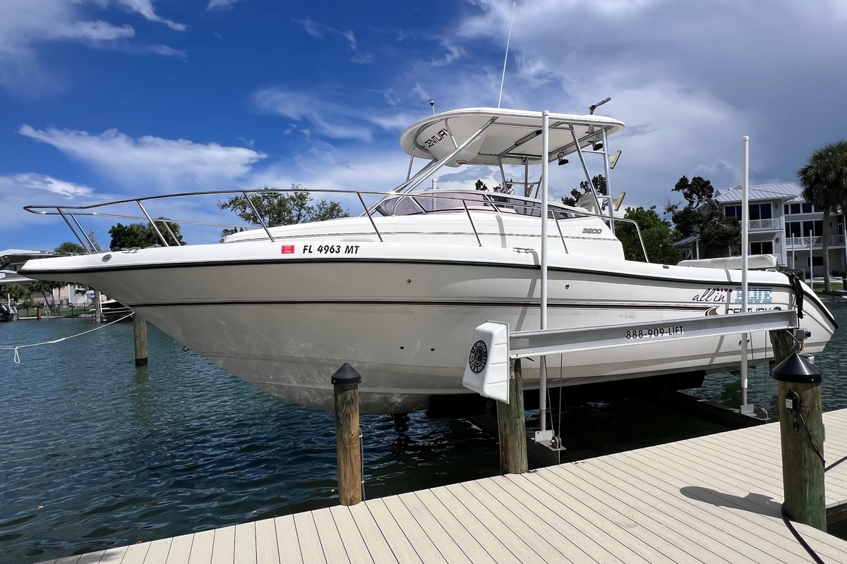 2005 Century 3200 WalkAround - Sold Boat