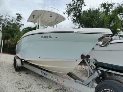 BOATZON | Century 2600 Center Console 2017