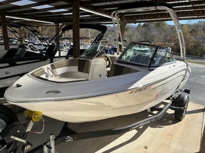 BOATZON | Chaparral 19 SSI Deluxe 2021