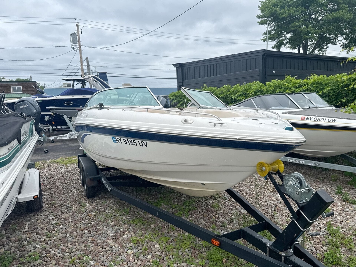 2000 Chaparral 196 SSi - Sold Boat