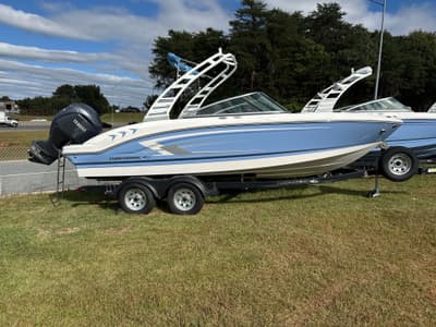 BOATZON | Chaparral 21 SSi OB 2025