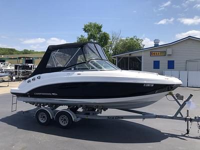 BOATZON | Chaparral 225 SSI Runabout Boat 2012 BOATZON | Chaparral 225 SSI Runabout Boat 2012