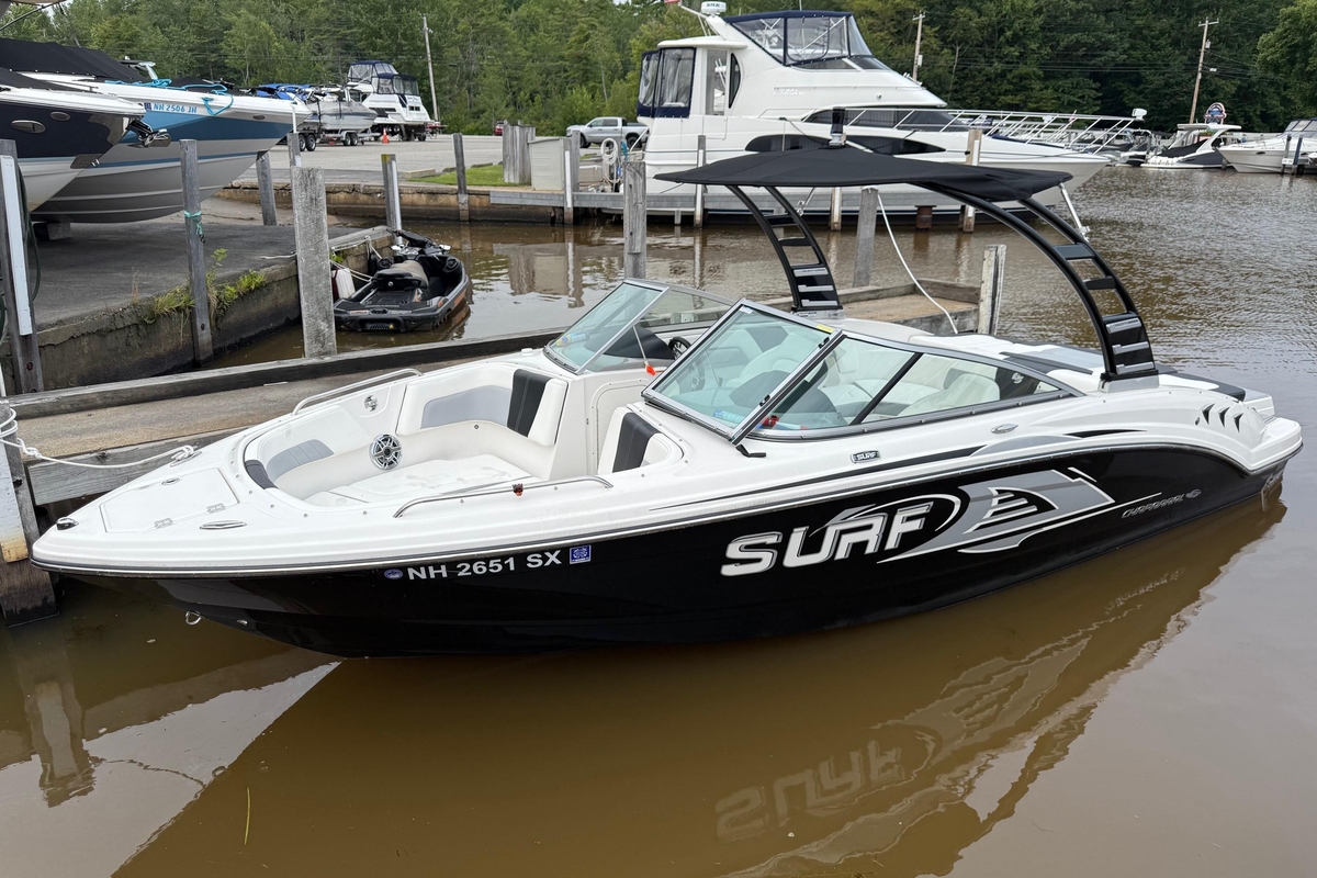 2024 Chaparral 23 Surf - Sold Boat