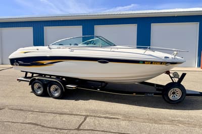 BOATZON | Chaparral 235 SSi 2000