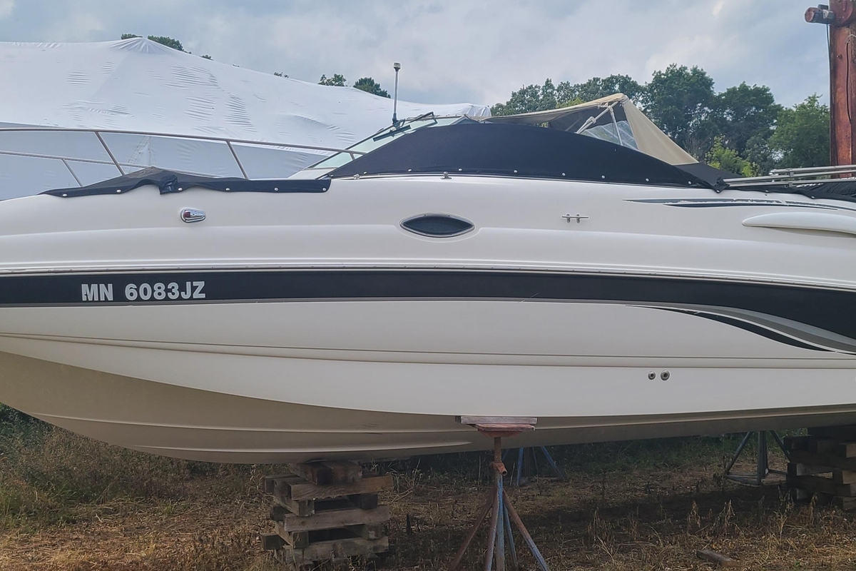 2005 Chaparral 264 Sunesta - Sold Boat