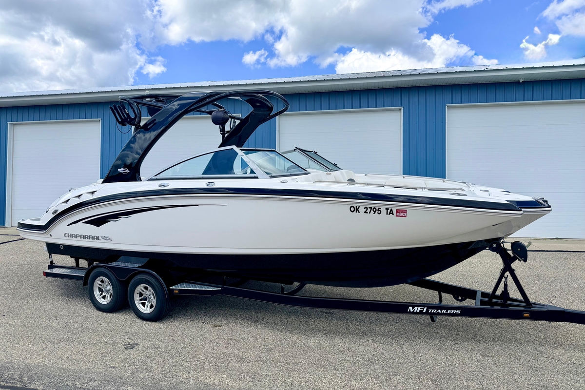 2015 Chaparral Sunesta 264 - Sold Boat