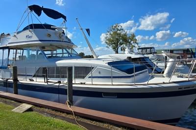 BOATZON | Chris-Craft 410 Motor Yacht 1979