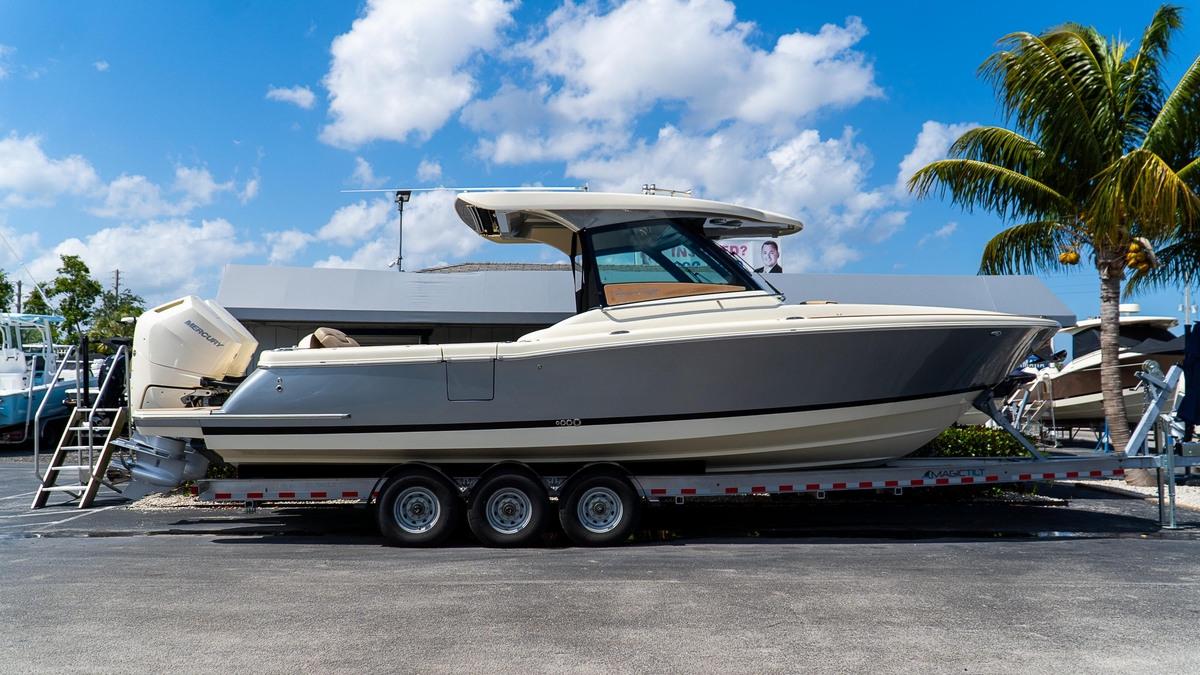 2025 Chris-Craft Calypso 32 - Sold Boat