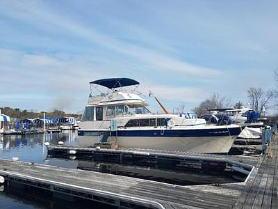 BOATZON | Chris-Craft Constellation 1986
